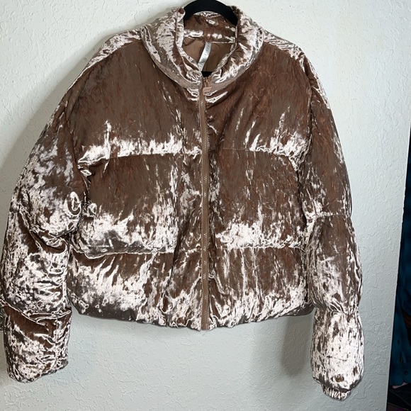 FABLETICS Wander Crushed Velour Cropped Puffer Jacket XXL SOLD OUT - Picture 2 of 9